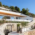 Luxury Villa *